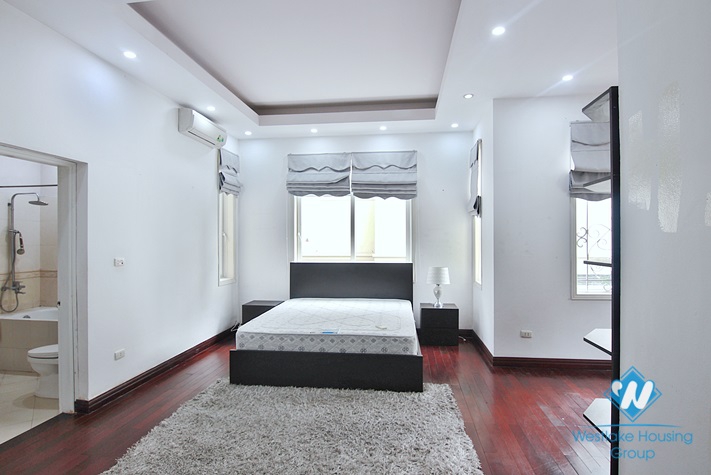 A beautiful house with lake view for rent in Tay Ho, Ha Noi